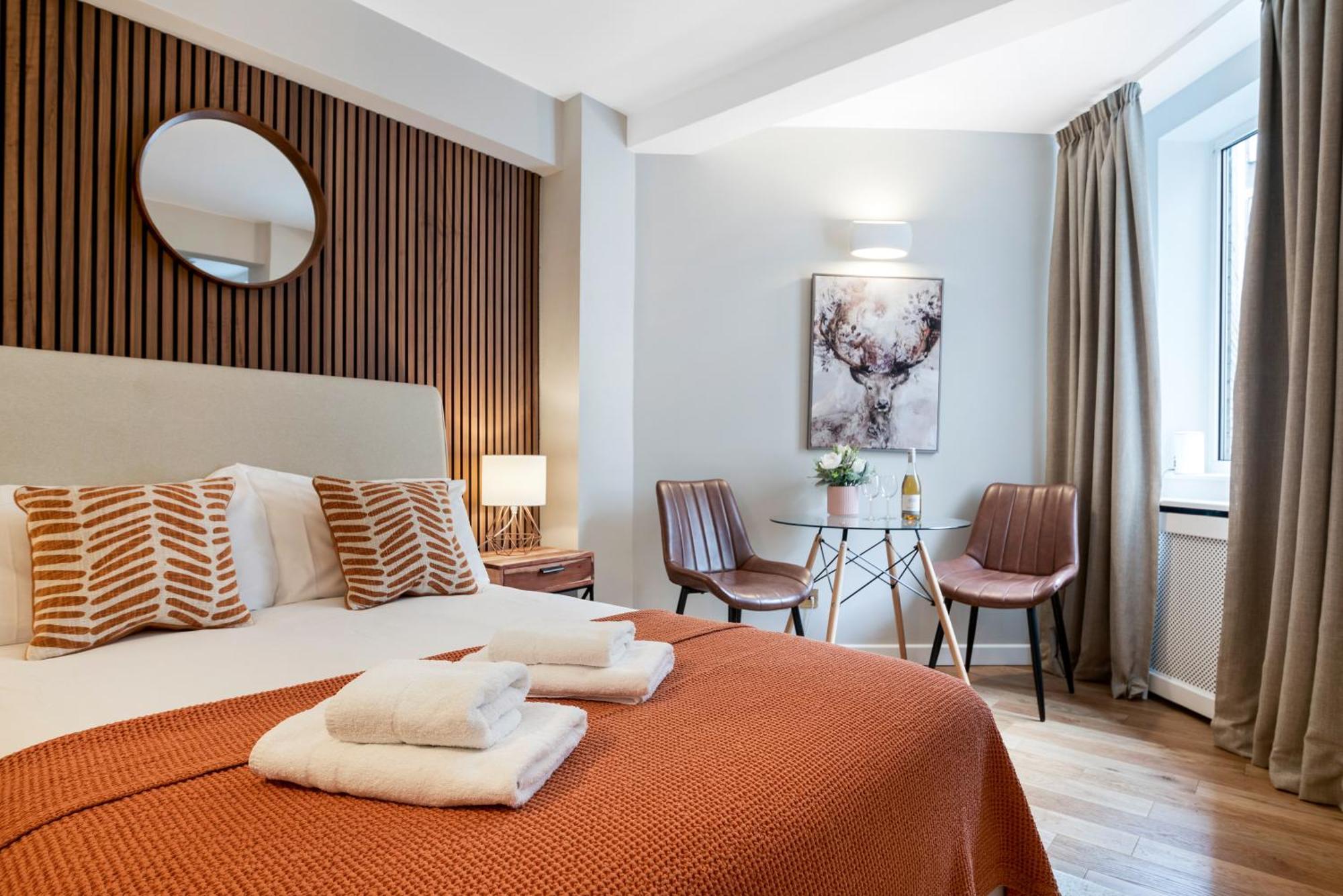 Elegant In Chelsea Apartment *